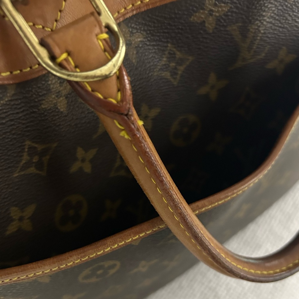 Louis Vuitton Monogram Canvas Handbag - Picture 13 of 16